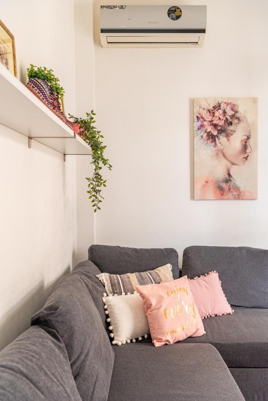 Retro Boutique Apt W Balcony in Historical Area