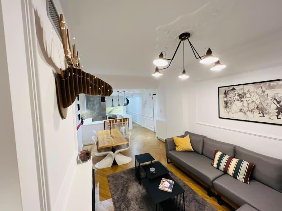 Redstripes Apartment 1