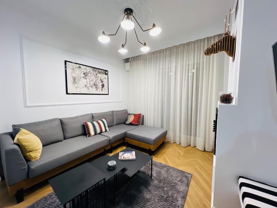Redstripes Apartment 2