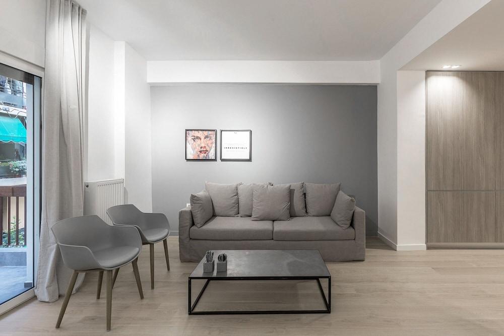 Pangrati Grove Apartment