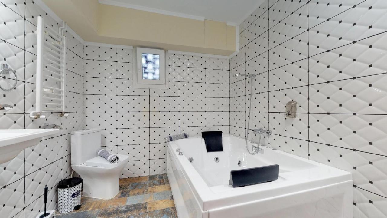 Jacuzzi Suites 1