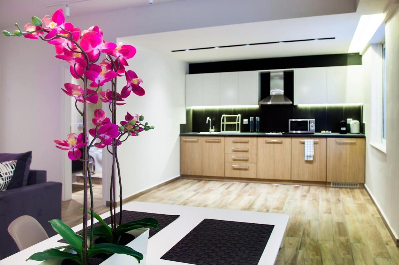 Toni's 2bd Apartment with Terrace Next To Stadium (Adults Only)
