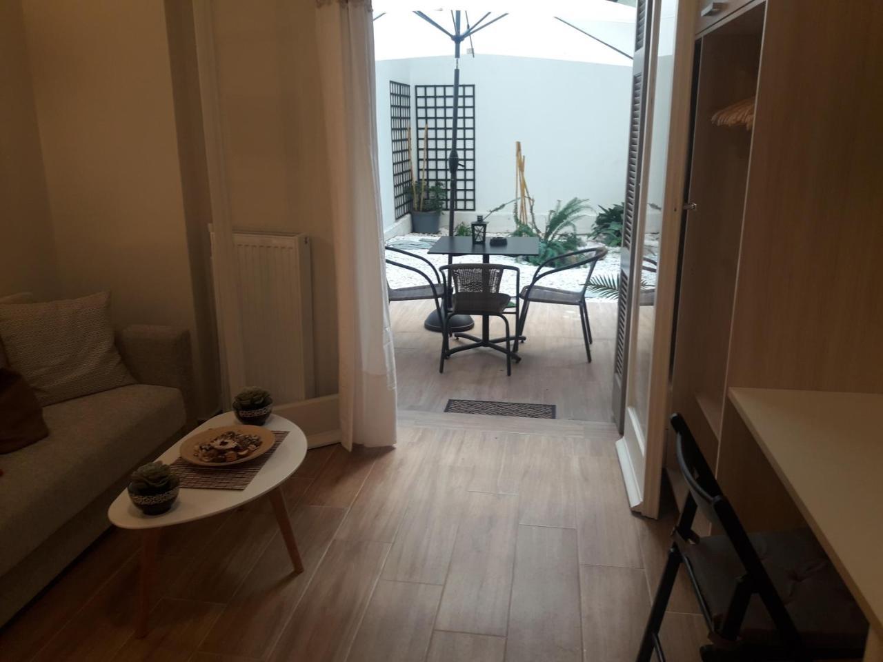 Studio Posh with Garden in Kolonaki