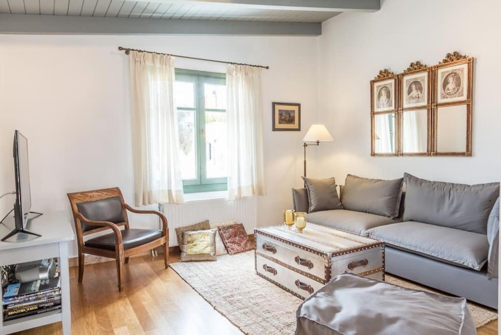 Aristocratic Home Under Acropolis