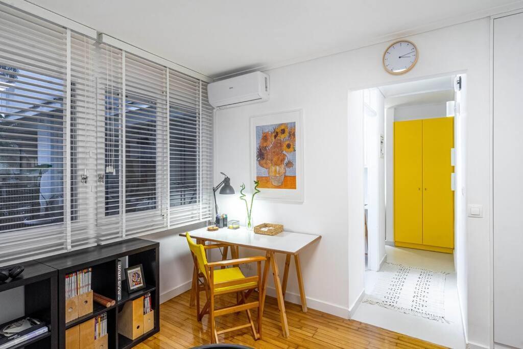 Lovely Studio in Likavitos Hill
