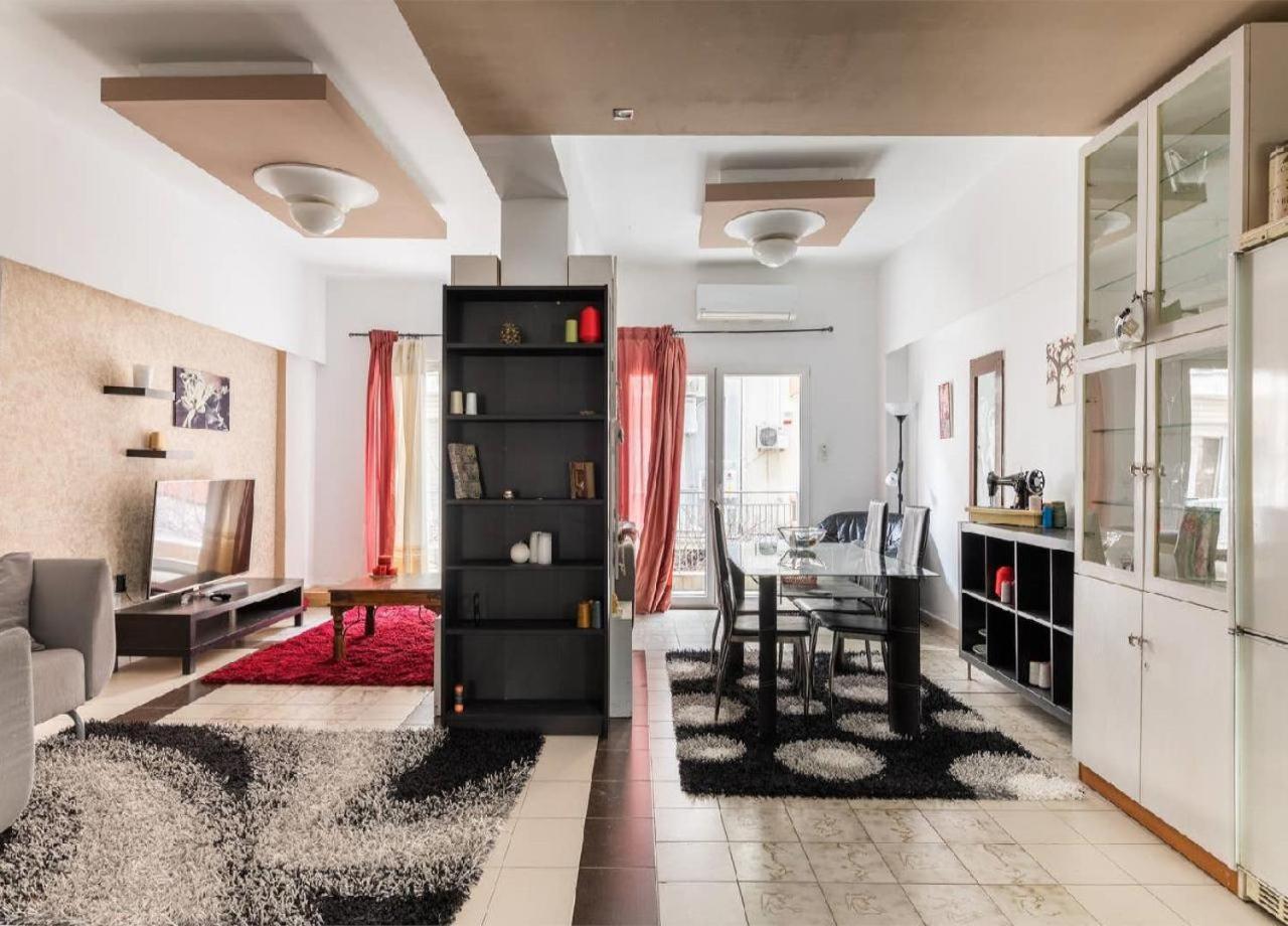 2bd- Perfect Location with Square View 2