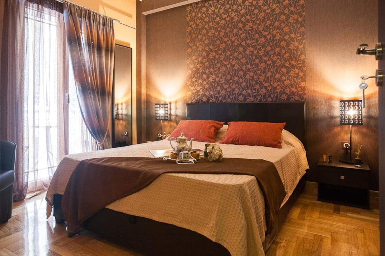 Elegant And Safe Gold And Blue Apartment Walk To Acropolis