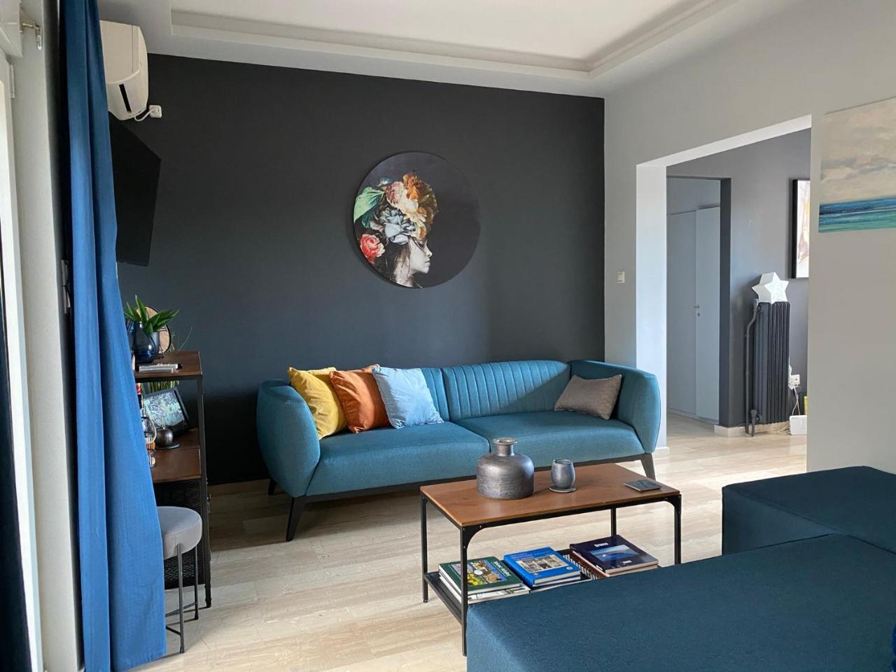 Asimina Apartment, Kerameikos Metro Station
