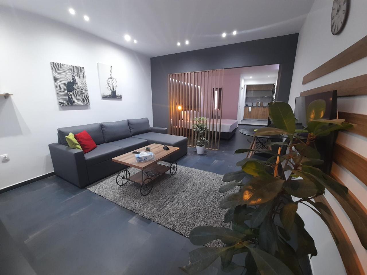 Tsimiski Contemporary Studio 3 1