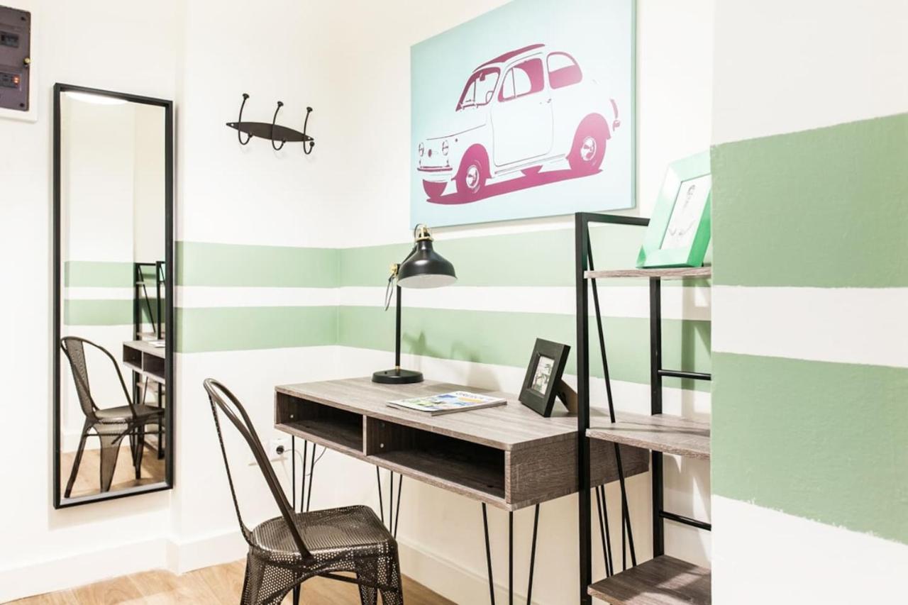 Colorful City-Break Studio in Athens City Center