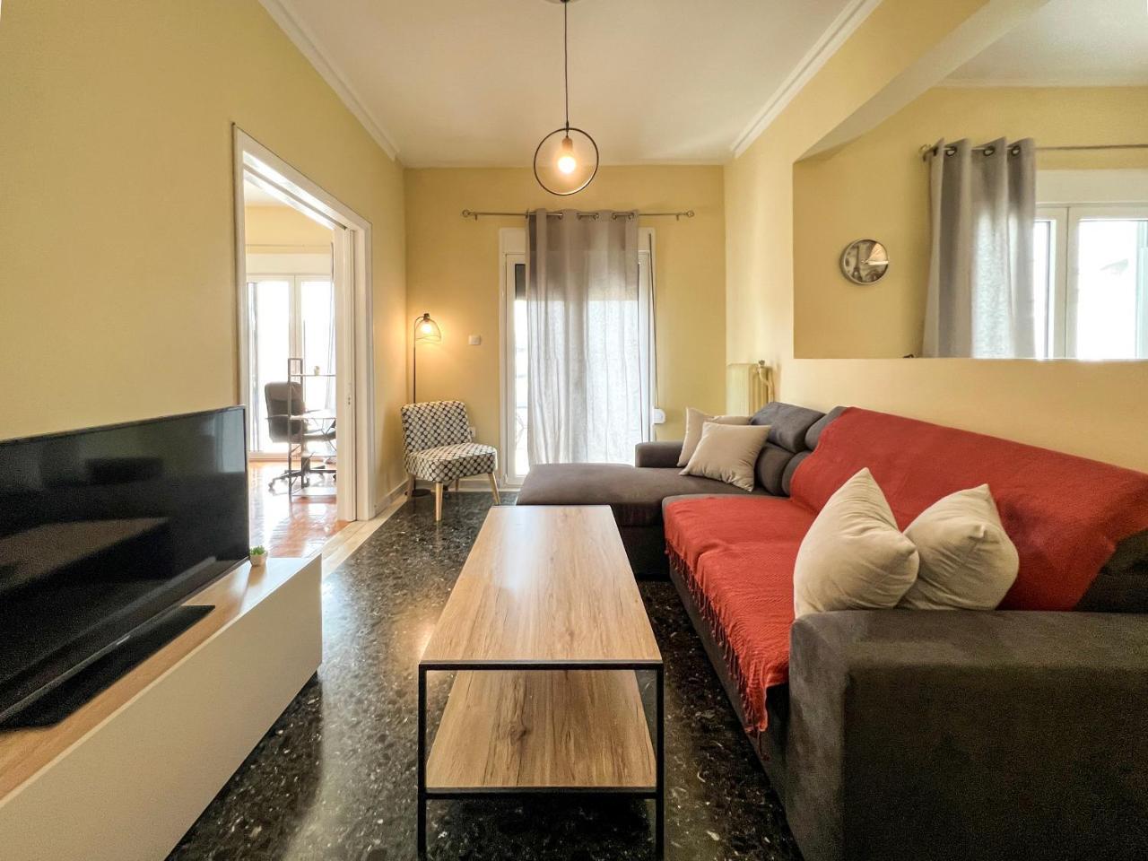 Chiou Spacious 90sqm Apt in Athens