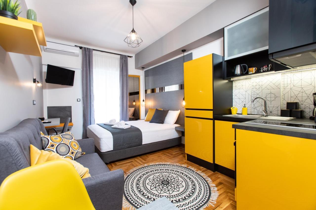 Downtown Luxury Boutique Suites : the Yellow Suite (Adults Only)