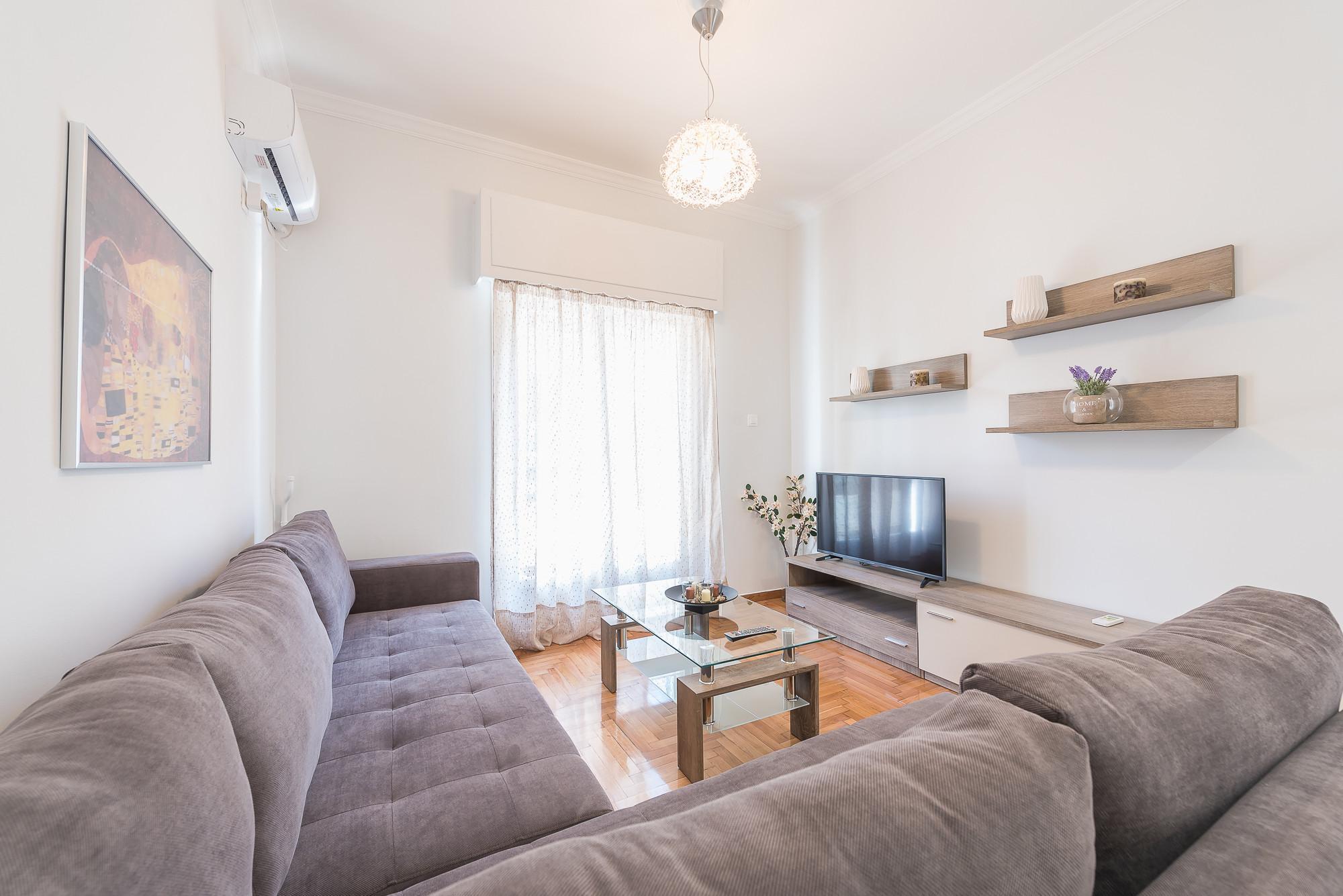 Bright 2 Bdrm Apt in the Heart of Athens