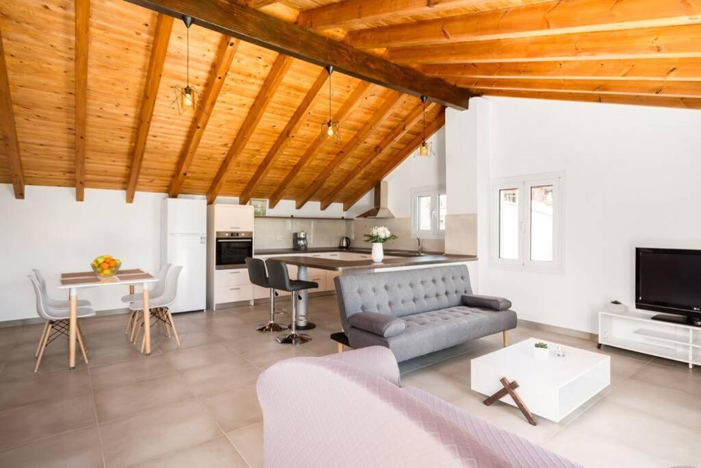 Alexandra Apartment