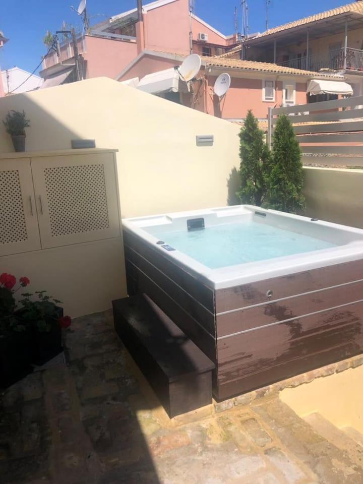 Anemomilos Jacuzzi Suite