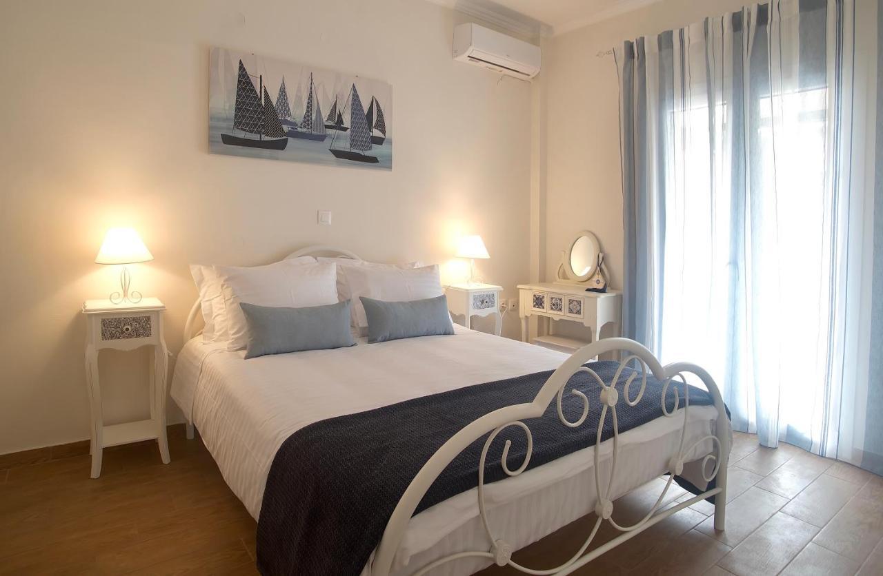 The Bluehouse - Spacious Top Floor Flat with Parking, by Mon Repos Beach