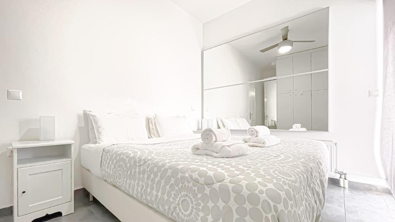 Comfy 2 Bedroom Apartment with Balcony in Athens