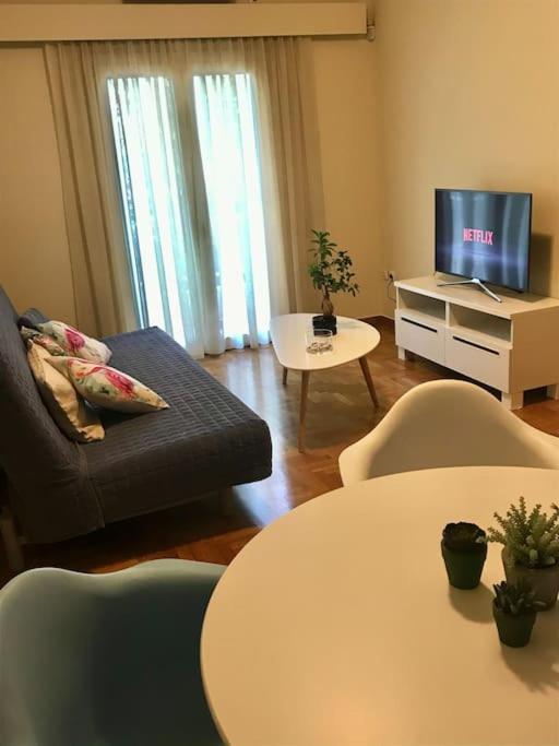 Cozy Flat in Athens City Centre - 30 Secs Walking Ampelokipoi Metro Station