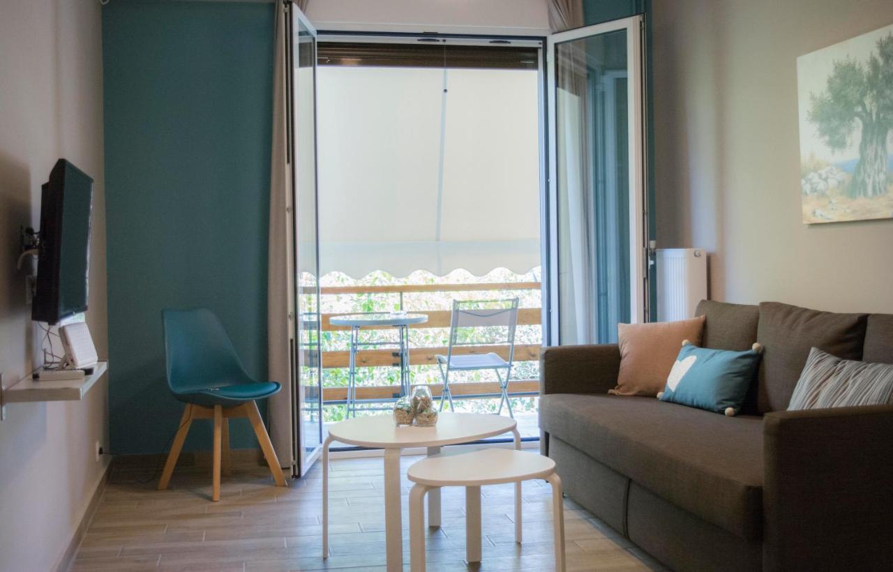 Chic And Minimal Apartment Close To Thissio Metro