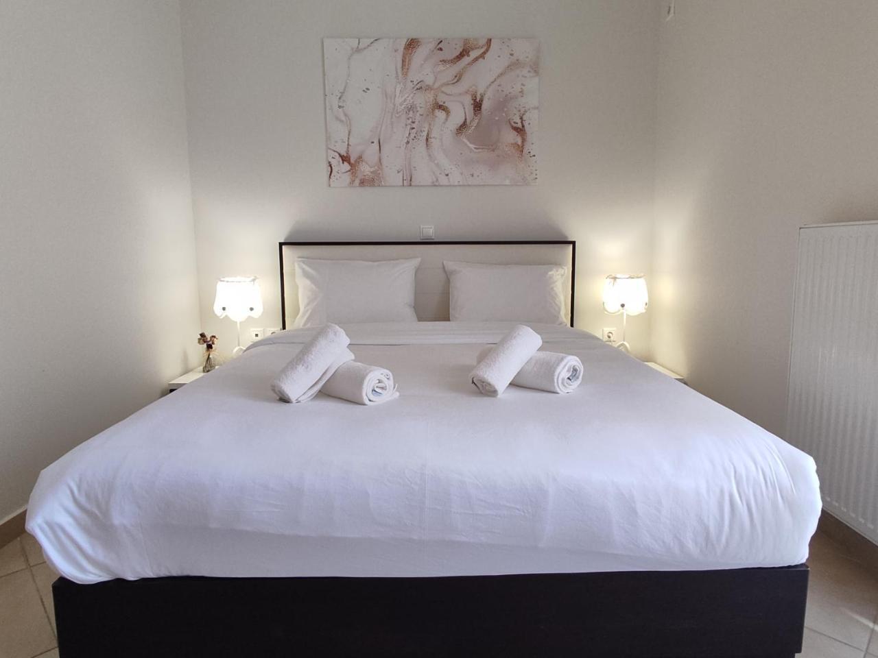 Central & Comfortable, with Acropolis View
