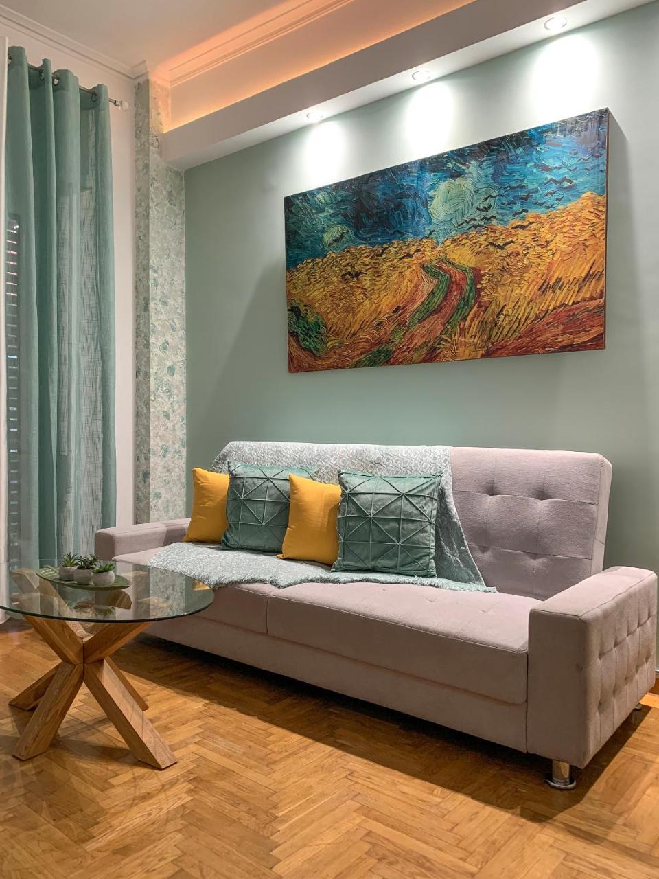 Cozy And Chic Apartment in the Center, 5 Min Subway