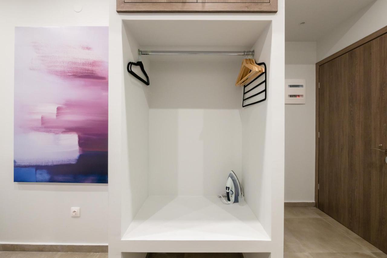 Dk Mini Studio White Tower (Adults Only) 2