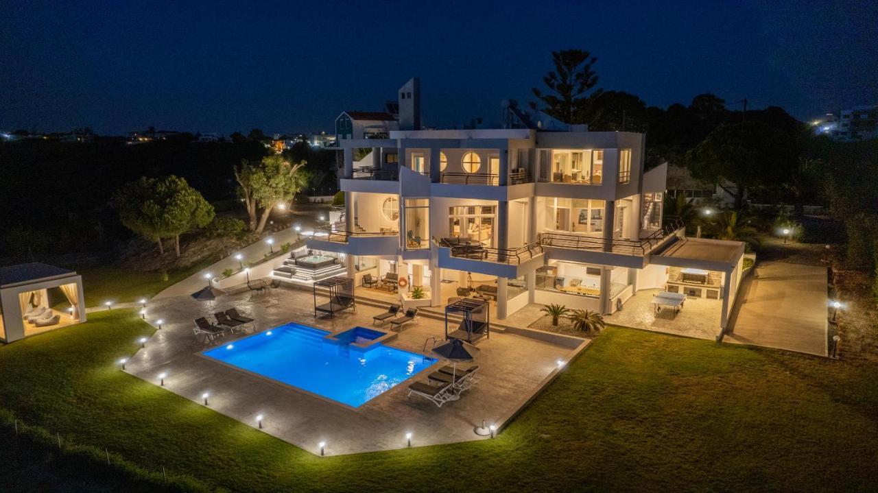 Monte Smith Luxury Villa 2
