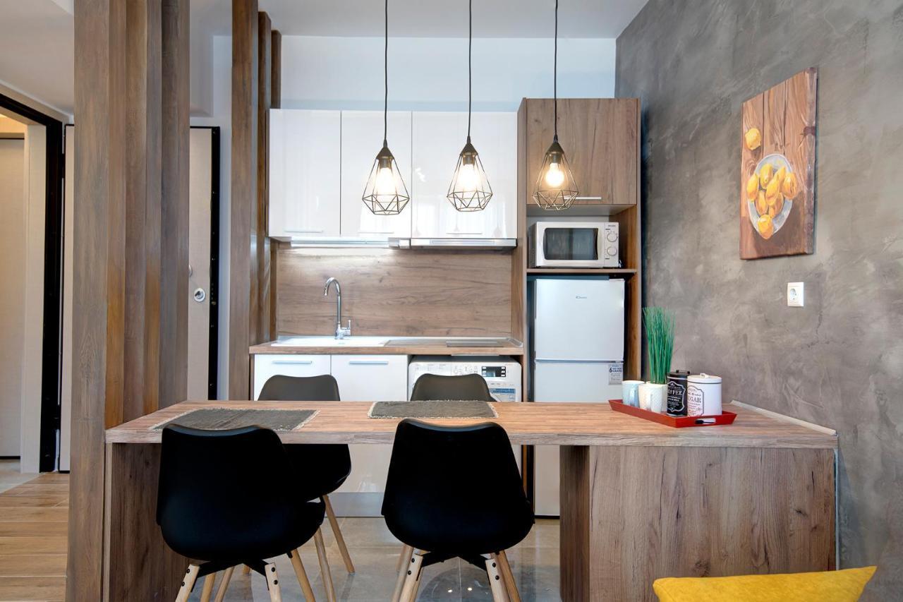 J Villara's Luxury Suites (Adults Only) 1