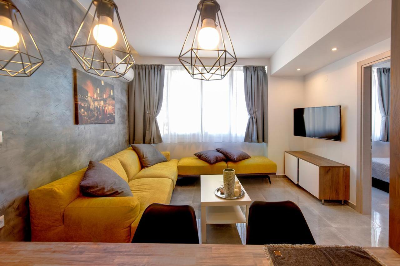 J Villara's Luxury Suites (Adults Only)