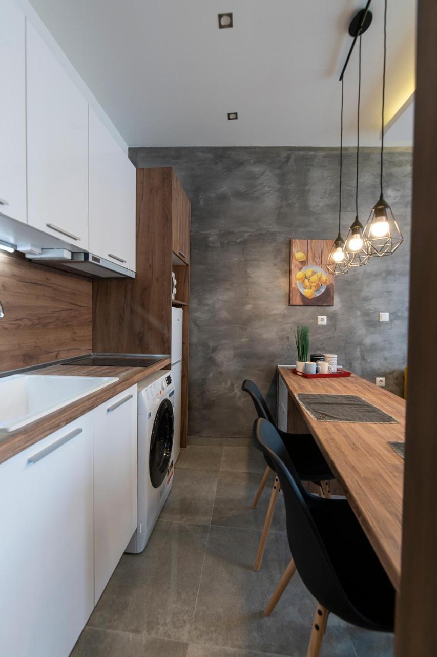 J Villara's Luxury Suites (Adults Only) 2