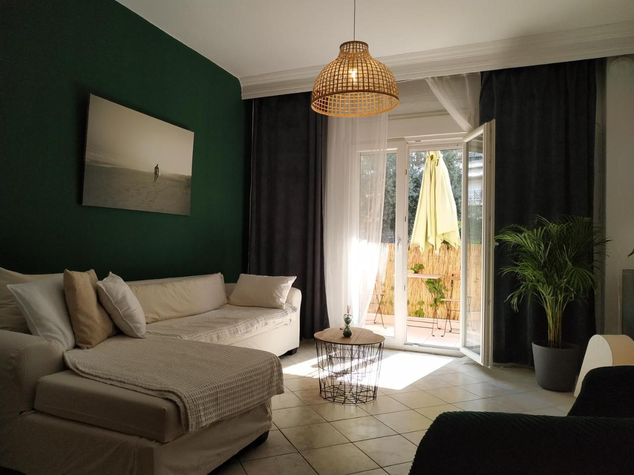 Bright Apartment Steps From the Sea