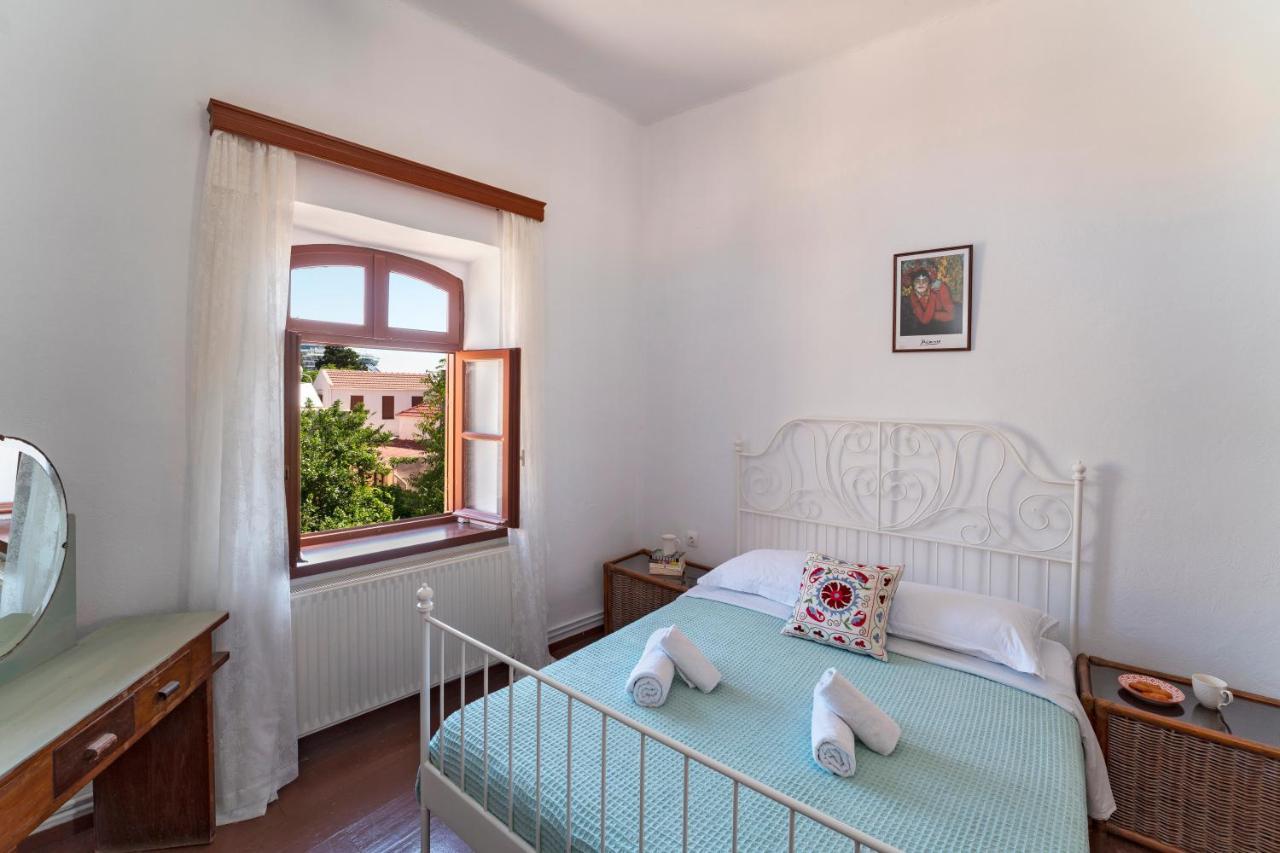 Traditional 3 Bedroom House in the Old Town 2