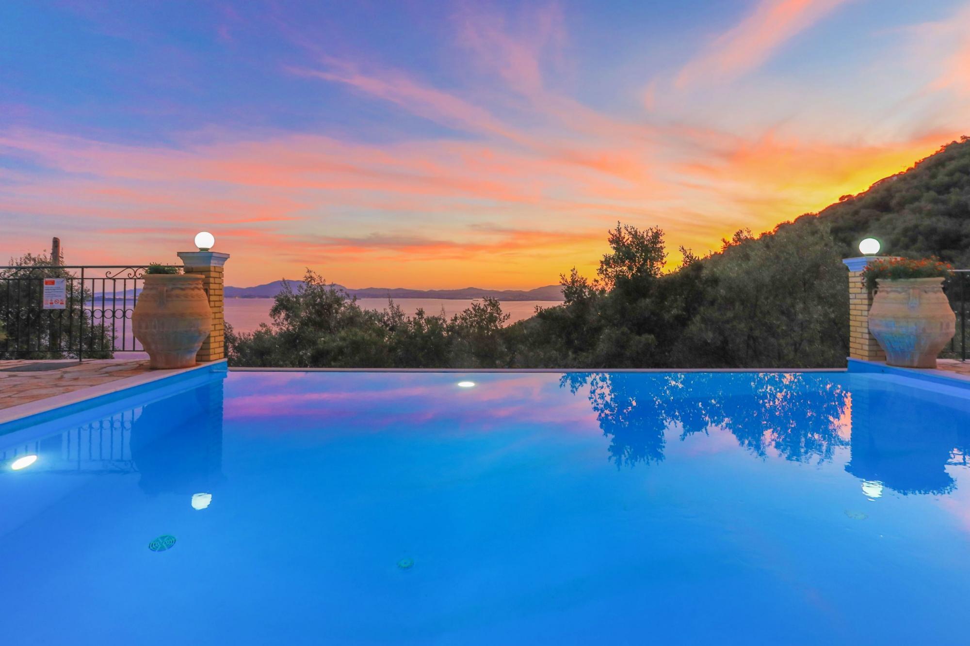 Viilla Kefalaki: Superb Sceneries And Views, Private Pool