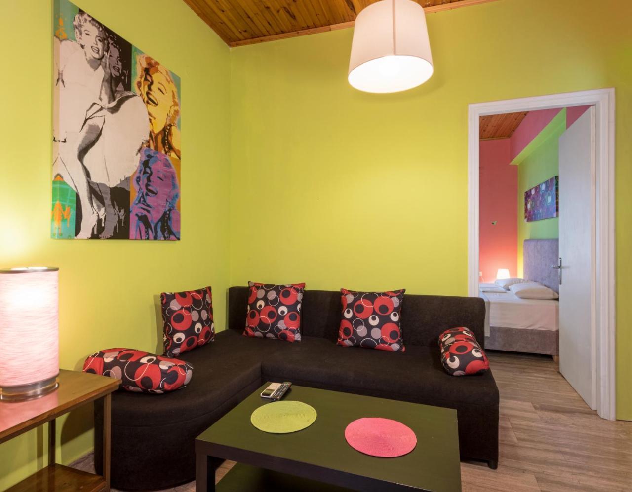 Helena Apartments & Villas