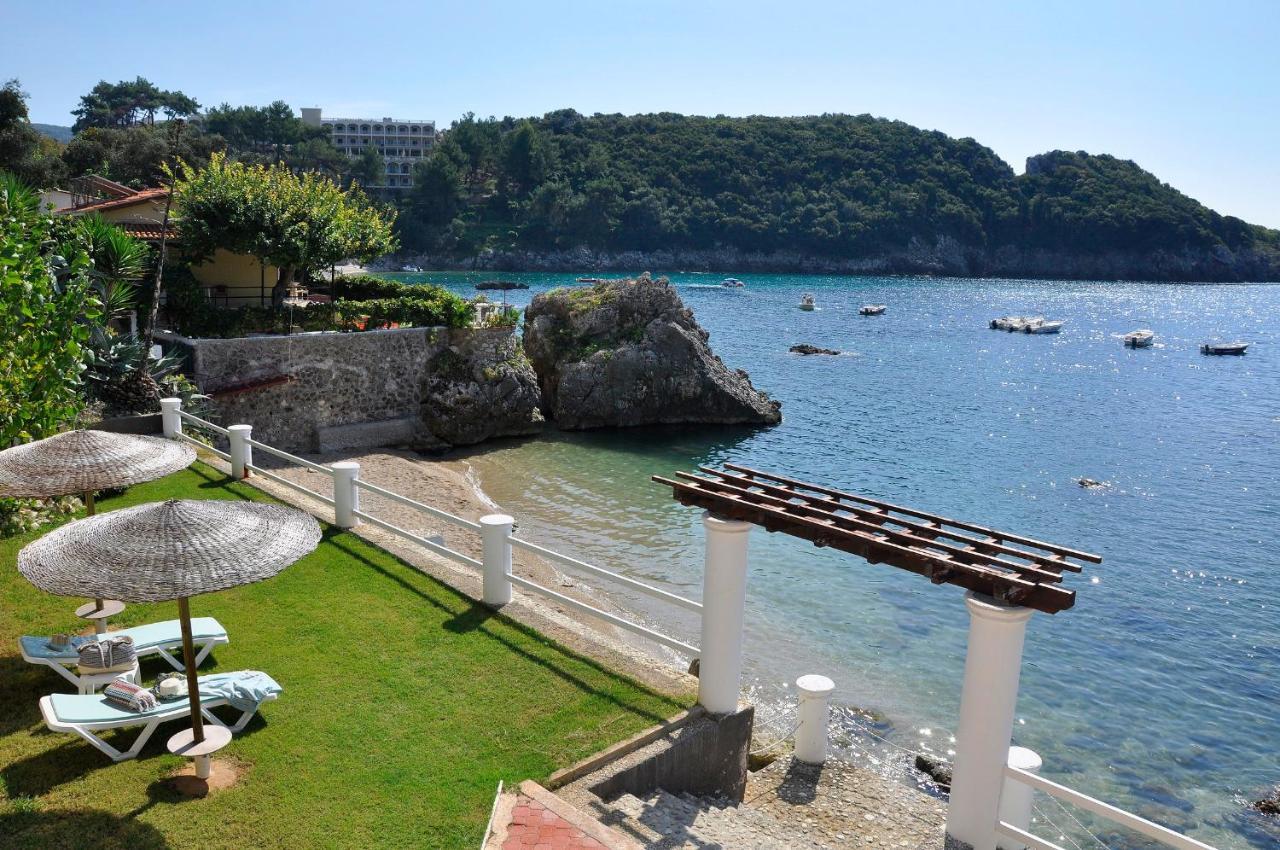Thomas Beach Studios (Adults Only)