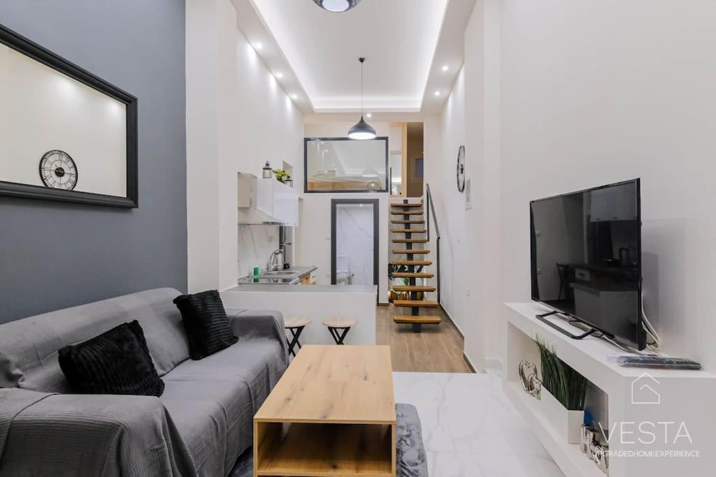 Jolene Loft Apartment with Patio, Vesta Philoxenia