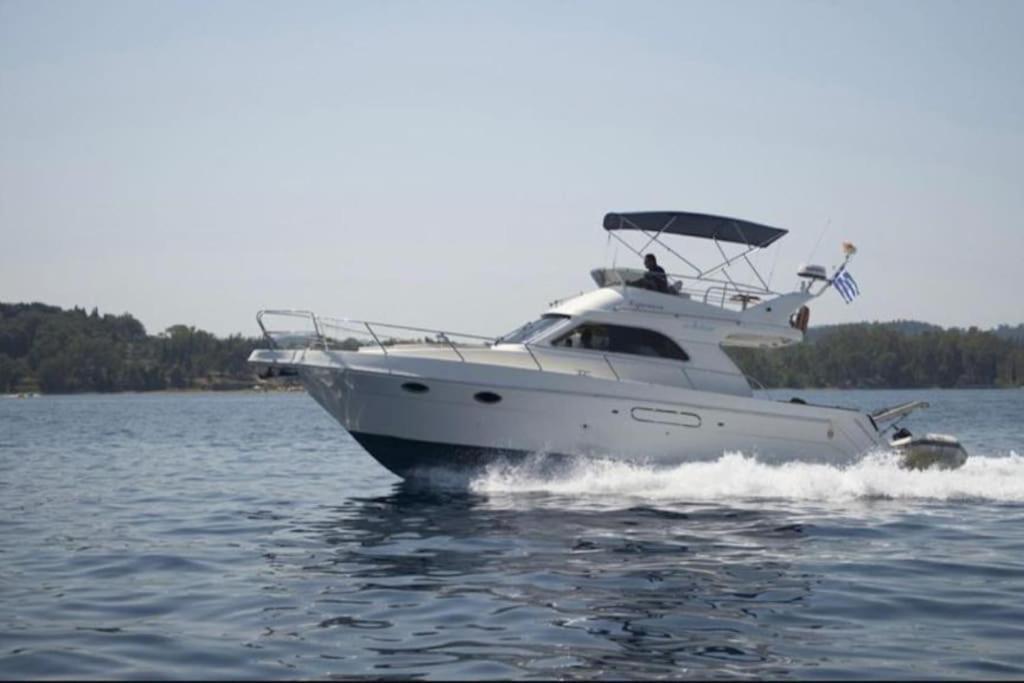 Esperanza Motor Yacht