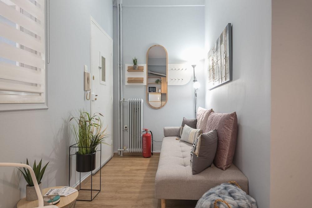 Urban City Apartment by Cloudkeys