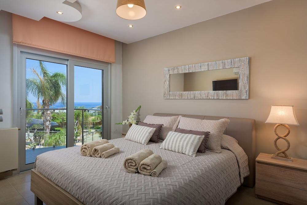 Queen Hill Luxury Villa 1
