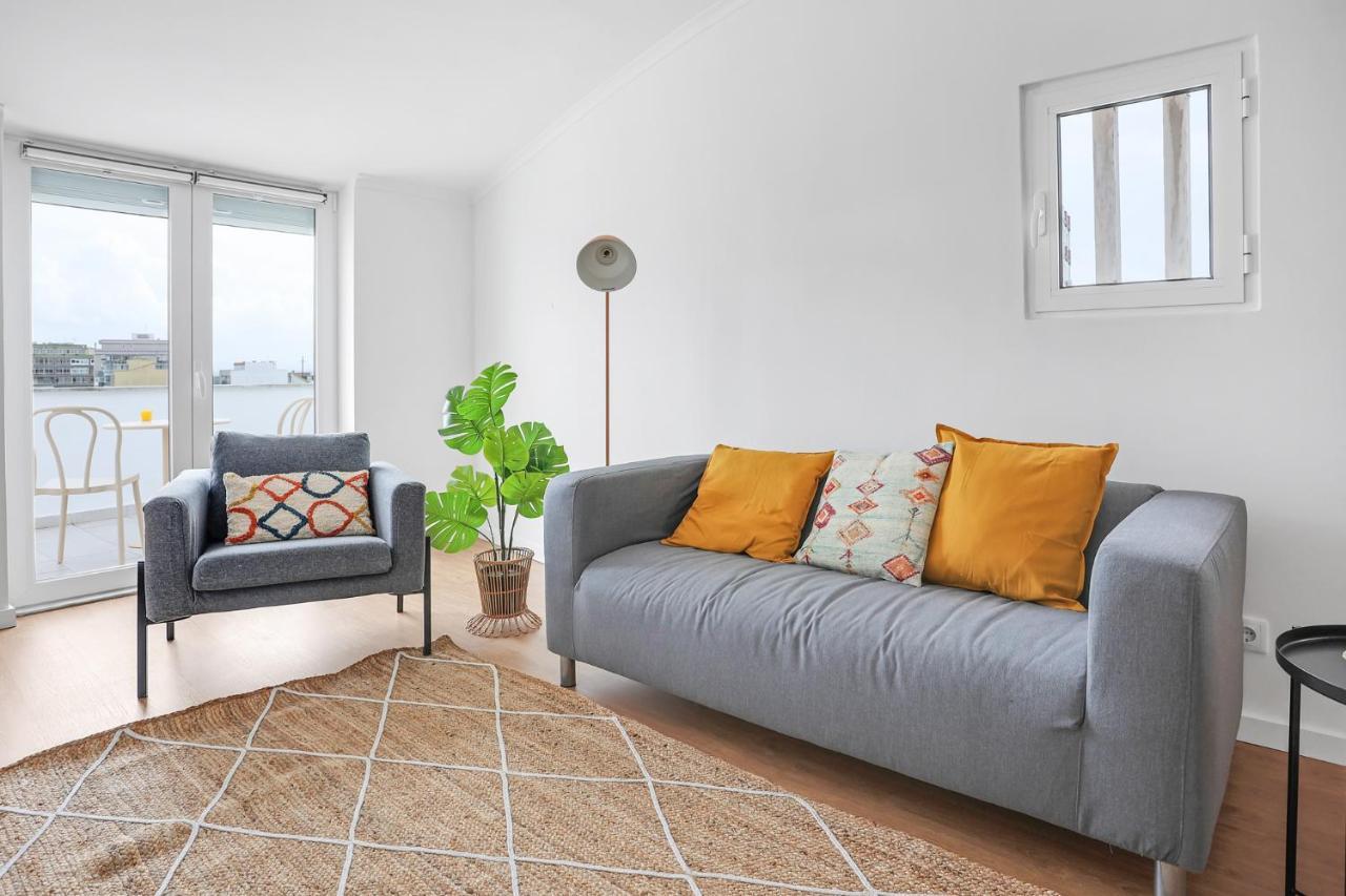 One Bedroom Apt in Almada with River View!