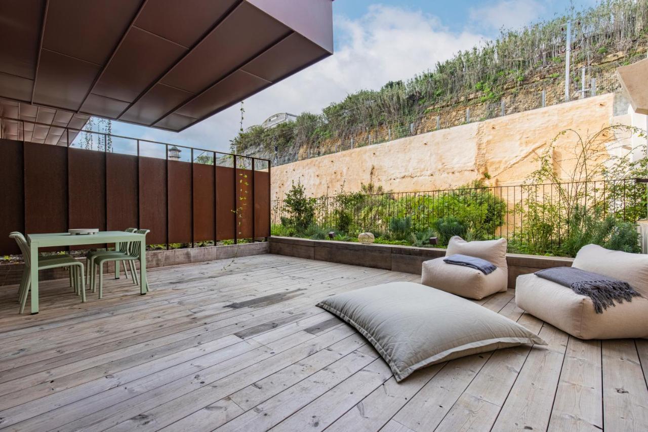 Deluxe 2bdr Apartment W/ Patio by Lovelystay