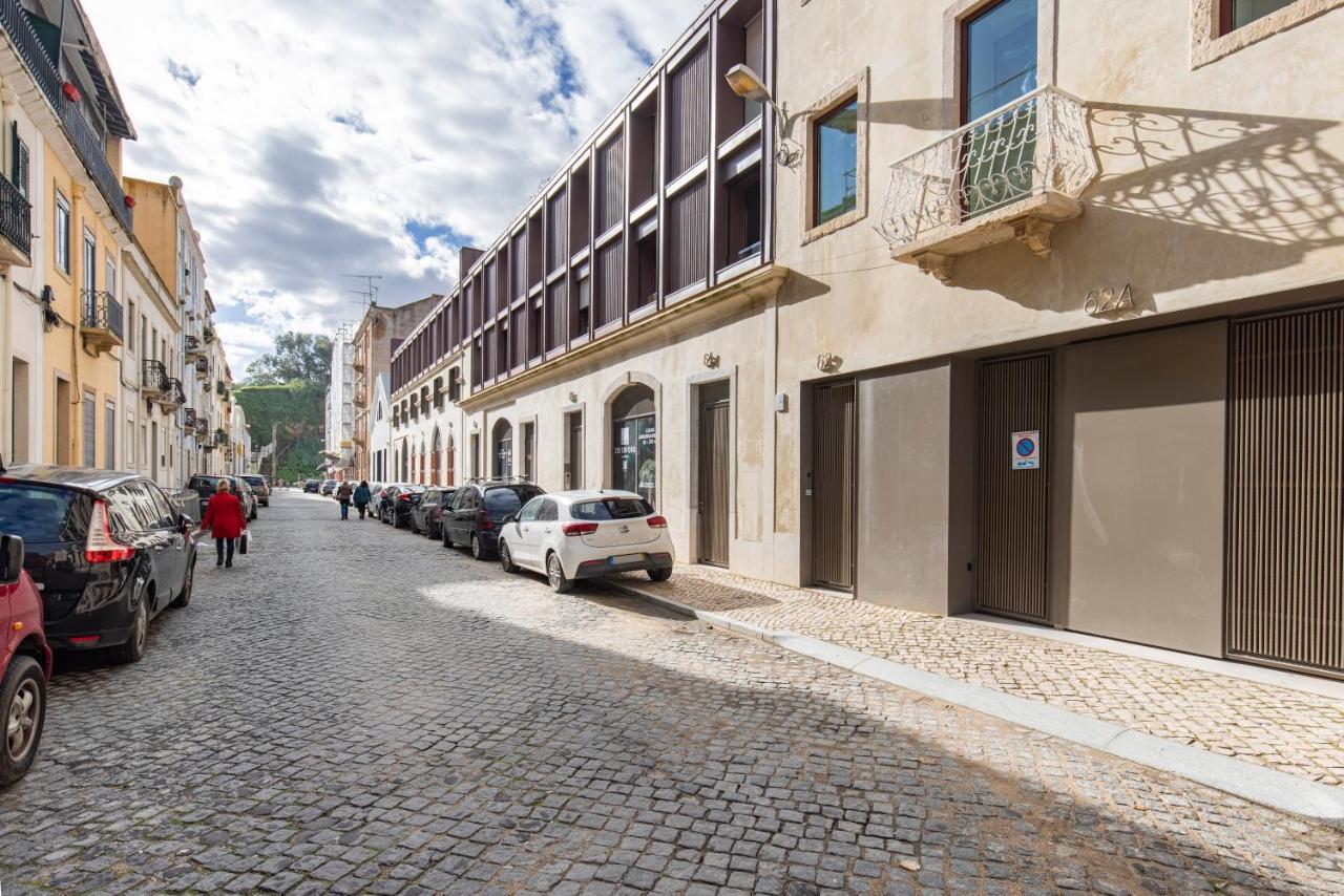 Deluxe 2bdr Apartment W/ Patio by Lovelystay 2