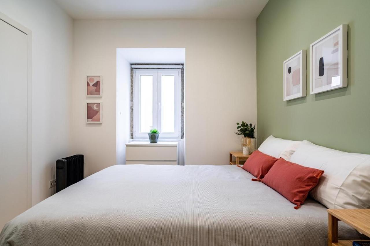 Whome Chic 2-Bed Near Santos & Alcantara Perfect for Families & Couples 2
