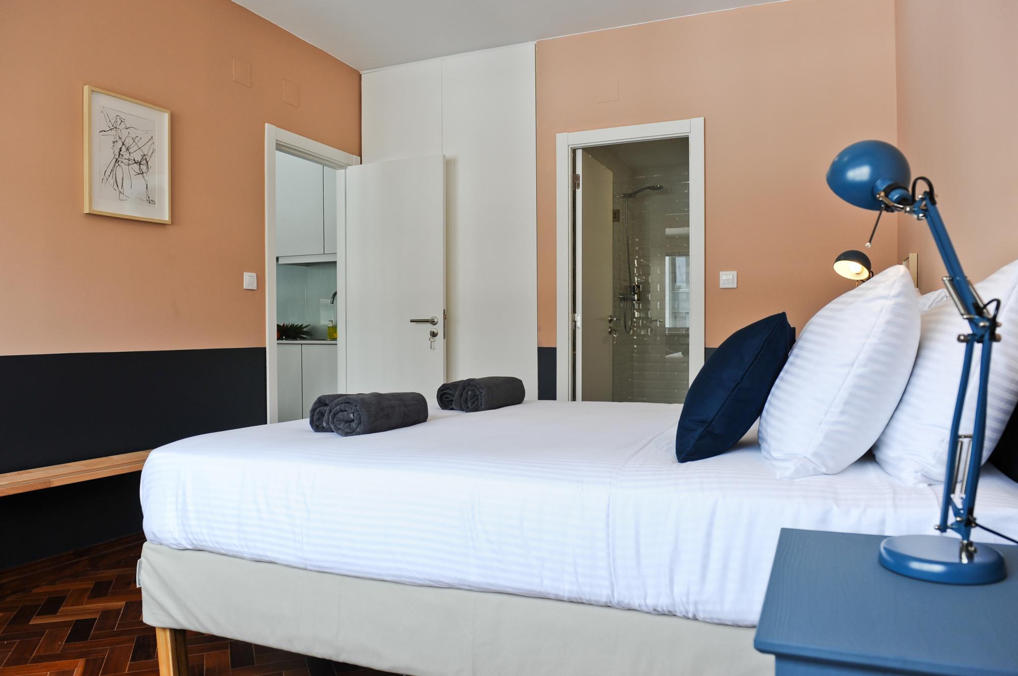 Cosmopolitan Comfort in Lisbon 4a 1