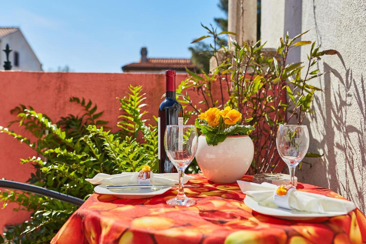 Sunny Charming Apartment (Adults Only) 2
