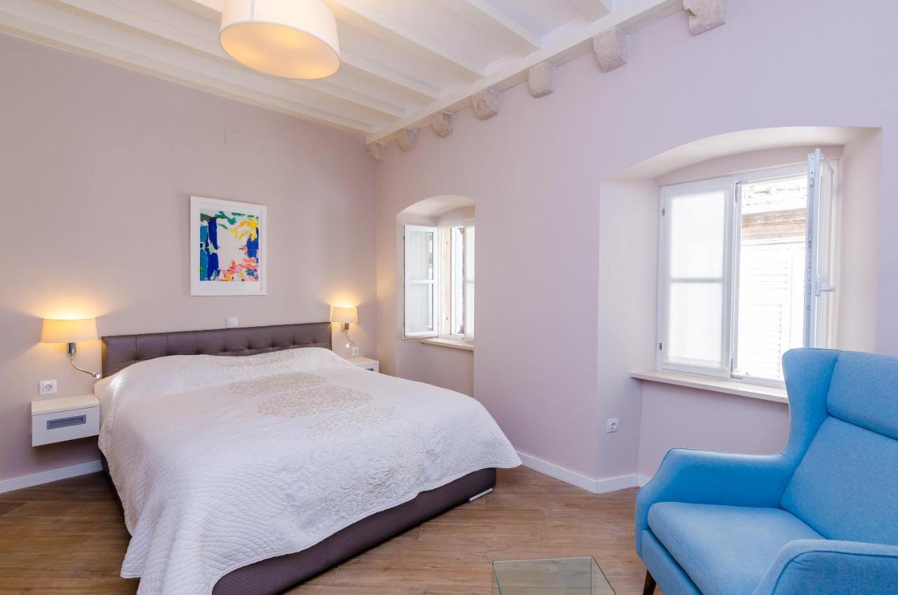 Villa Flores Room 2