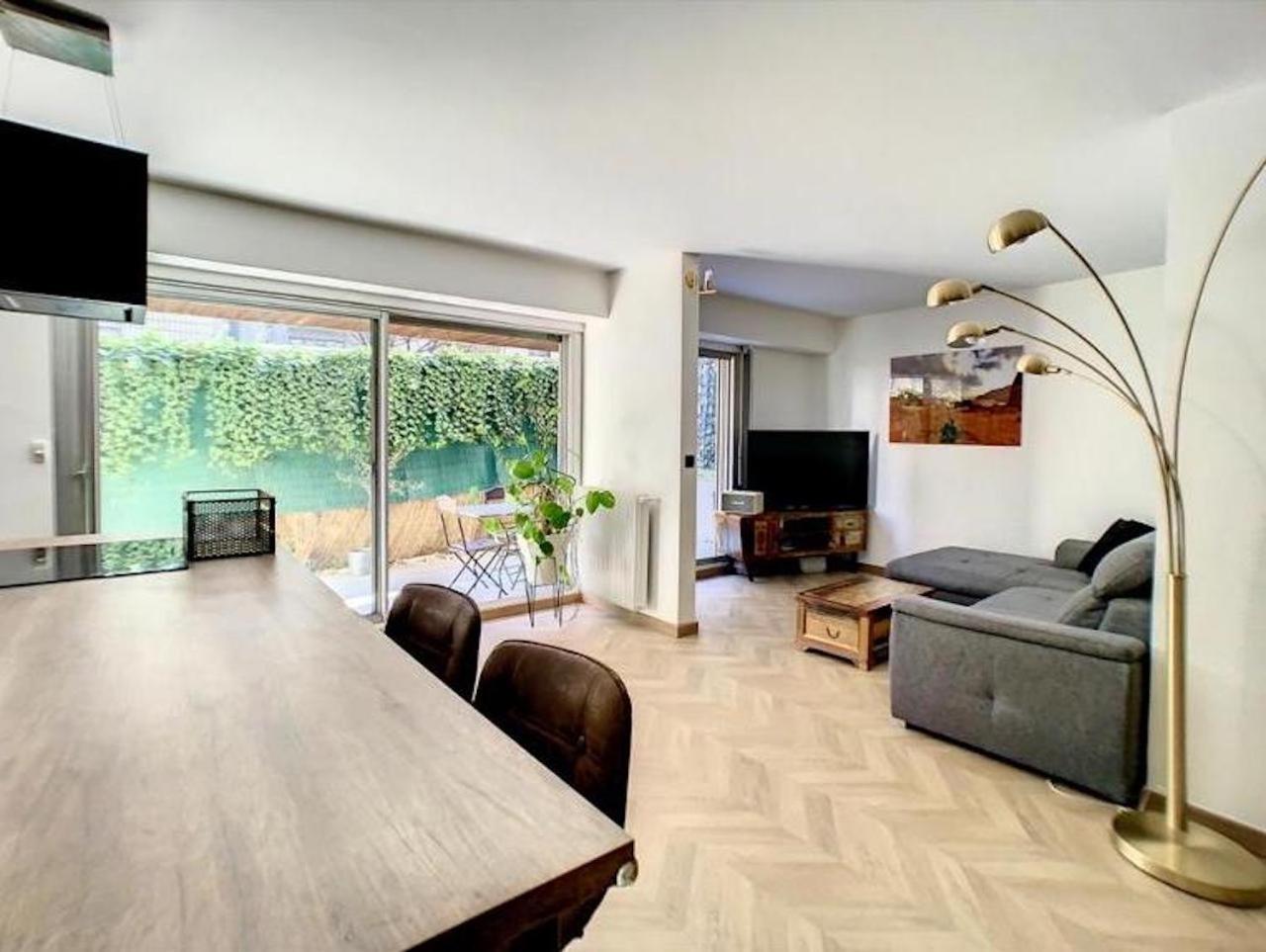 Appartement Centre de Paris Avec Parking Et Terrasses