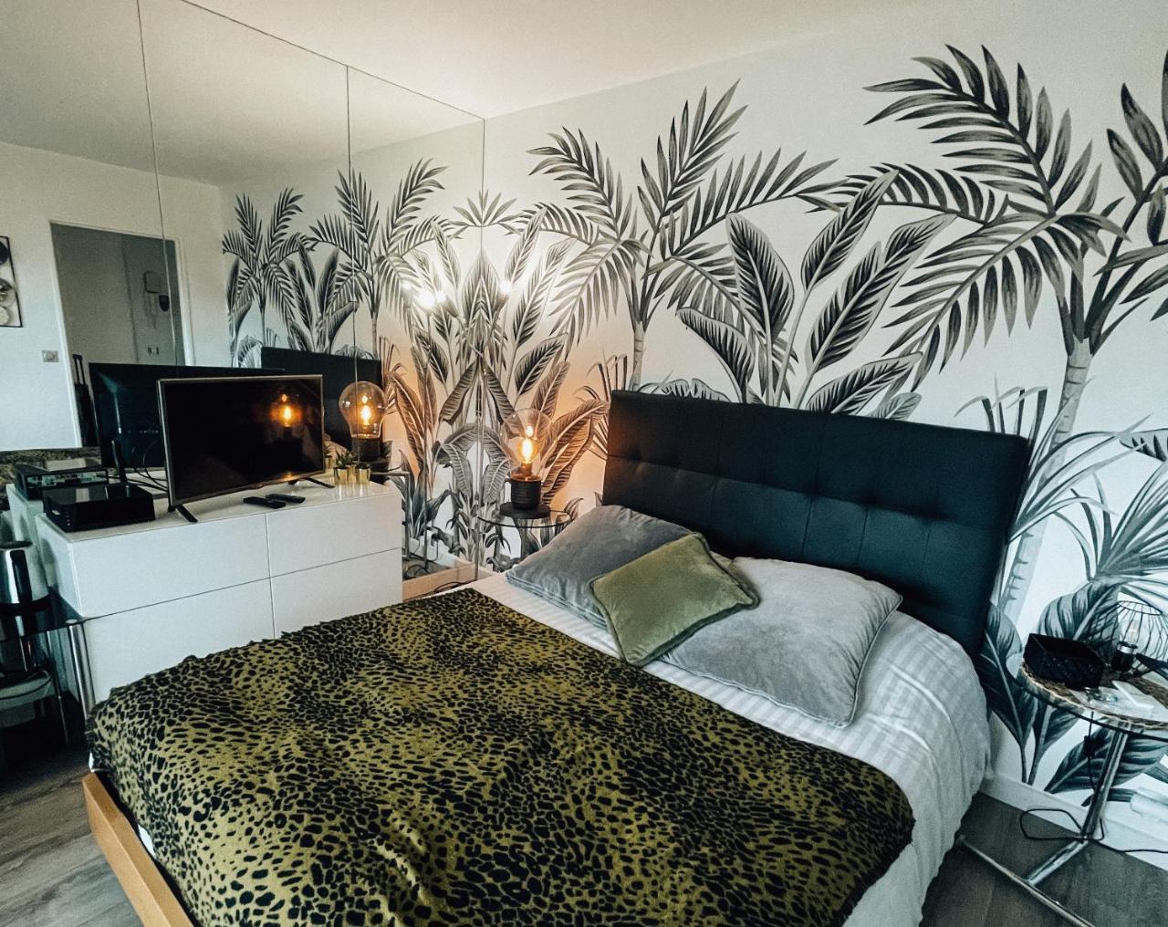 Beautiful Modern Fully Furnished Studio