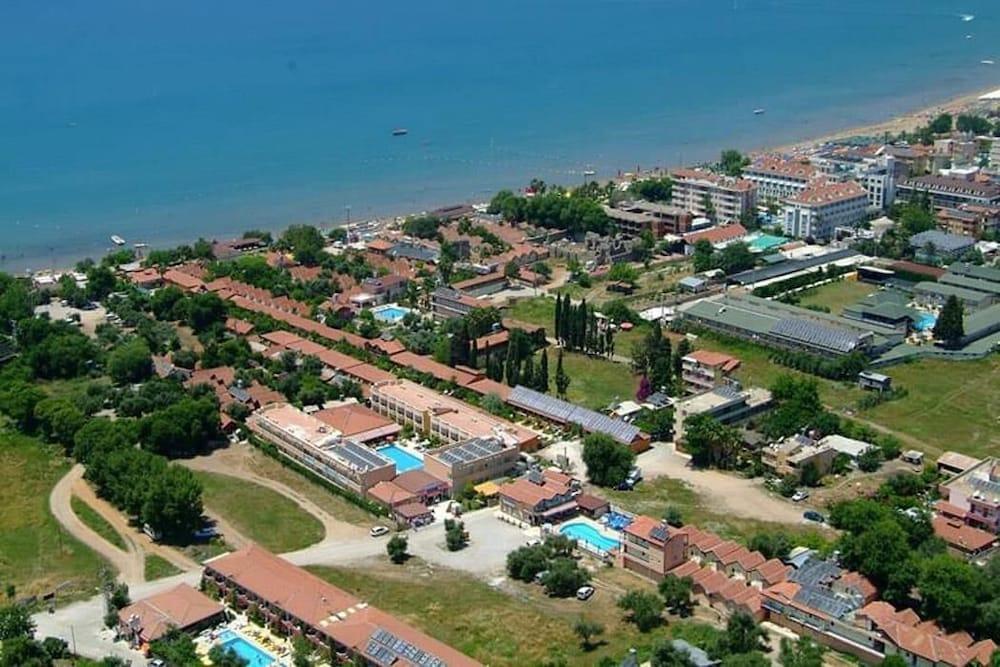 Sayanora Hotel & Park
