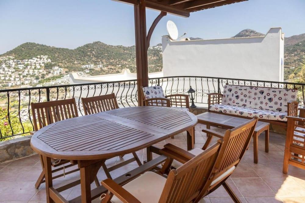 2 Br House with Garden in the Heart of Yalikavak